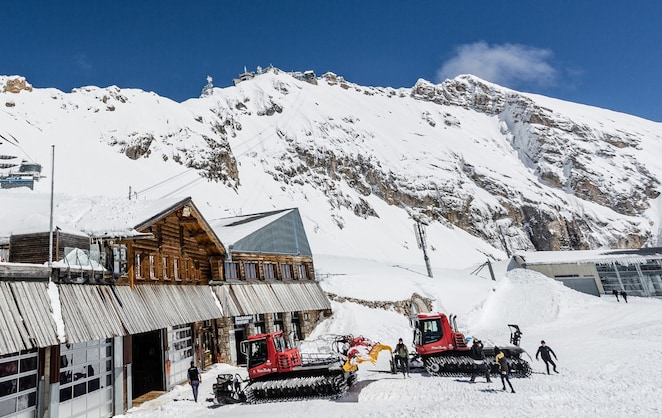 Die Bayerische Zugspitzbahn Bergbahn AG auf dem Gipfel der Zugspitze – betrieben mit dem neuen Brennstoff Shell GTL Fuel Heating.