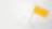 Gelbe Markierungsflagge steckt in einem Kalender auf dem Datum 30