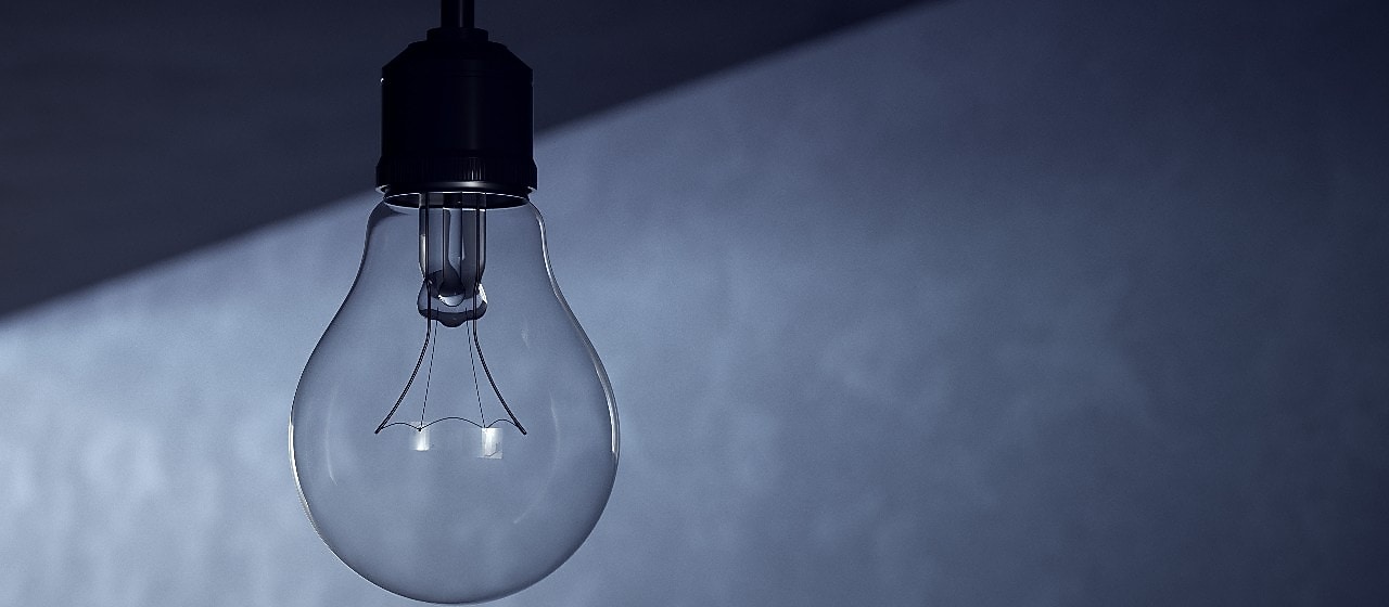 Eine unbeleuchtete Glühbirne zeigt einen allgemeinen Stromausfall an