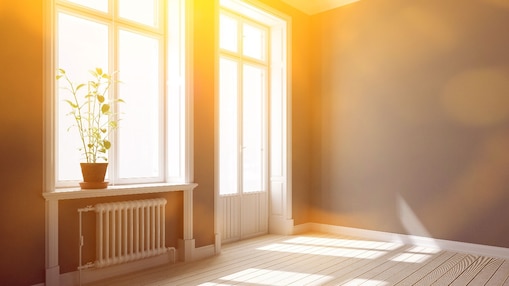 Helle Altbauwohnung mit Sonne im Sommer