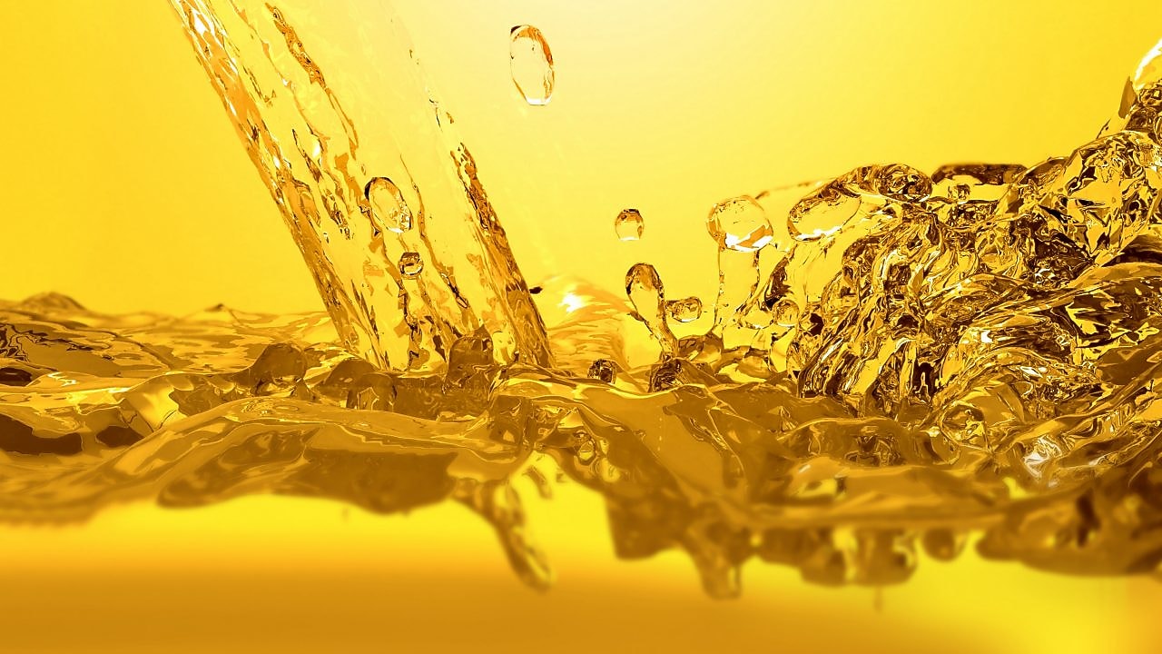 Die Heizöl-Oberfläche, wenn mehr Kraftstoff aufgefüllt wird.