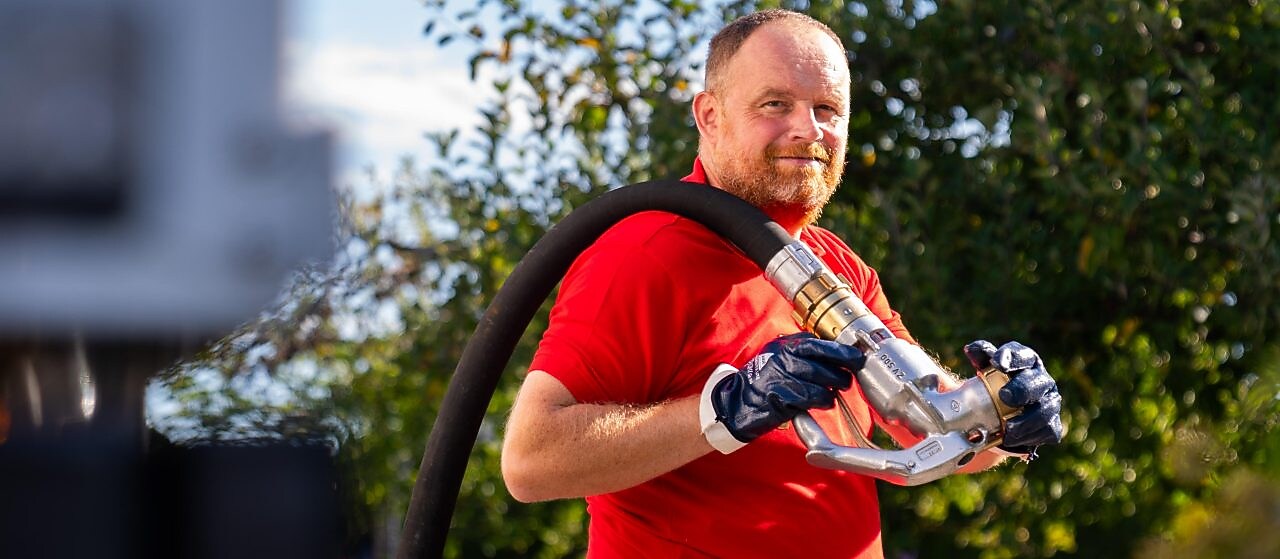 Shell Heizöl-Händler vor Tankwagen