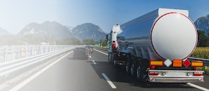 Shell Heizöl-Händler vor Tankwagen