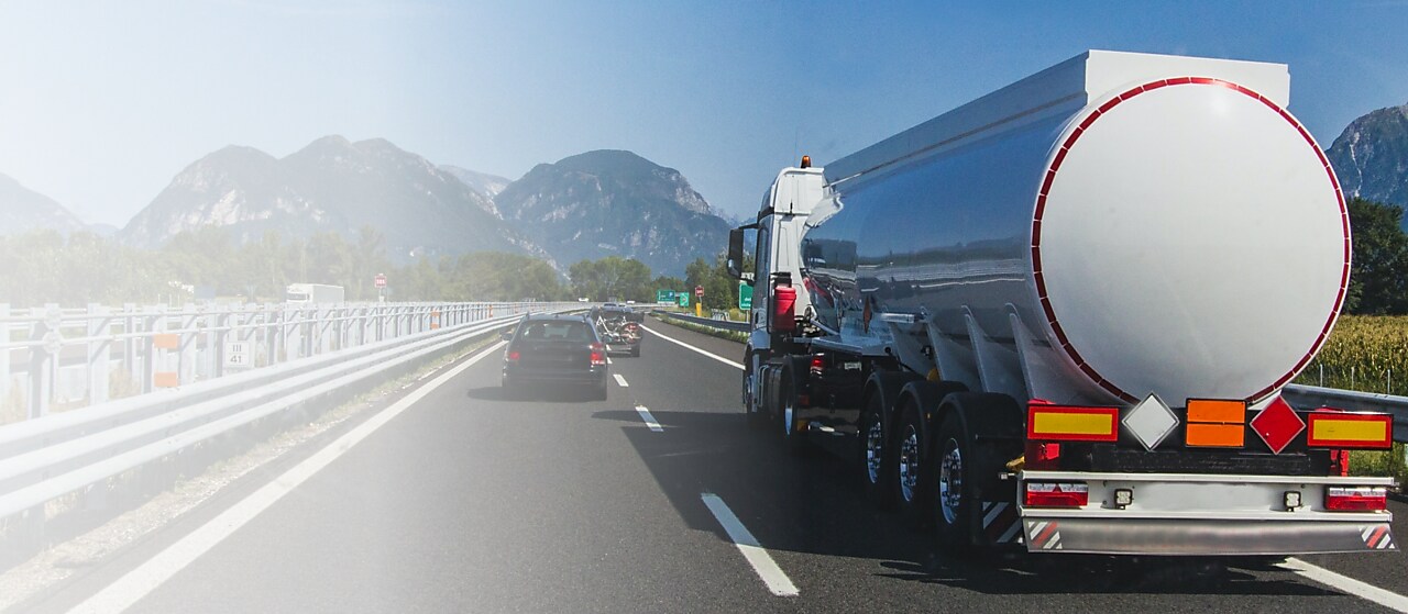 Shell Heizöl-Händler vor Tankwagen